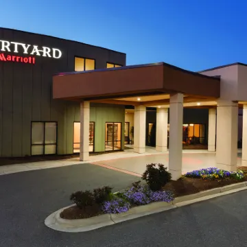 Courtyard Charlotte Airport North Hotels near Charlotte Douglas International Airport