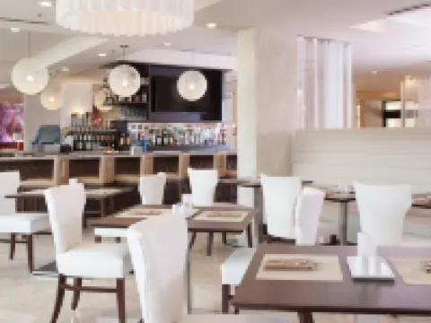 Delta Hotels by Marriott Orlando Lake Buena Vista Hotels in Orange County