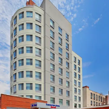 Fairfield Inn & Suites New York Brooklyn Отели рядом с достопримечательностью «Союз Холл»