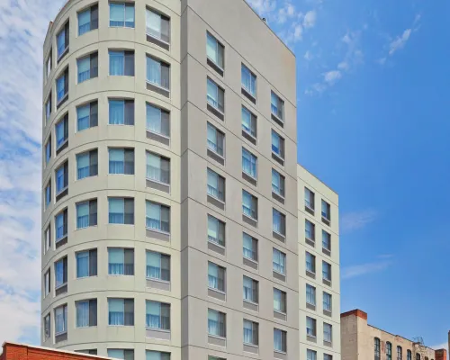 Fairfield Inn & Suites New York Brooklyn Hotels near Carroll Park