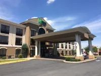 Holiday Inn Express & Suites Winchester