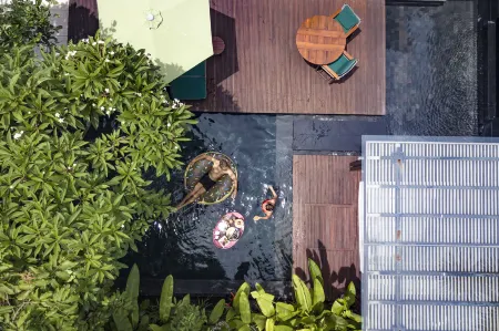 W Bali - Seminyak Отели рядом с достопримечательностью «Бамбак Парк Виллас»