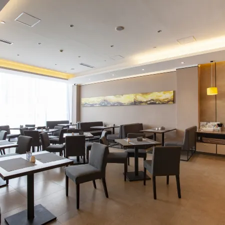 Homeinn Plus Hotel (Pingyao Ancient City North Gate Railway Station)