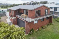 Granite Beach House Hotels near Friendly Beaches