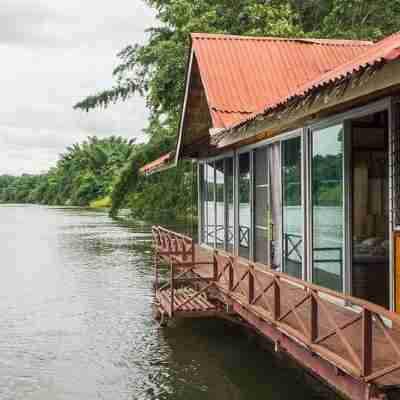 Non Lane at Baan Ploypratharn Hotel Exterior