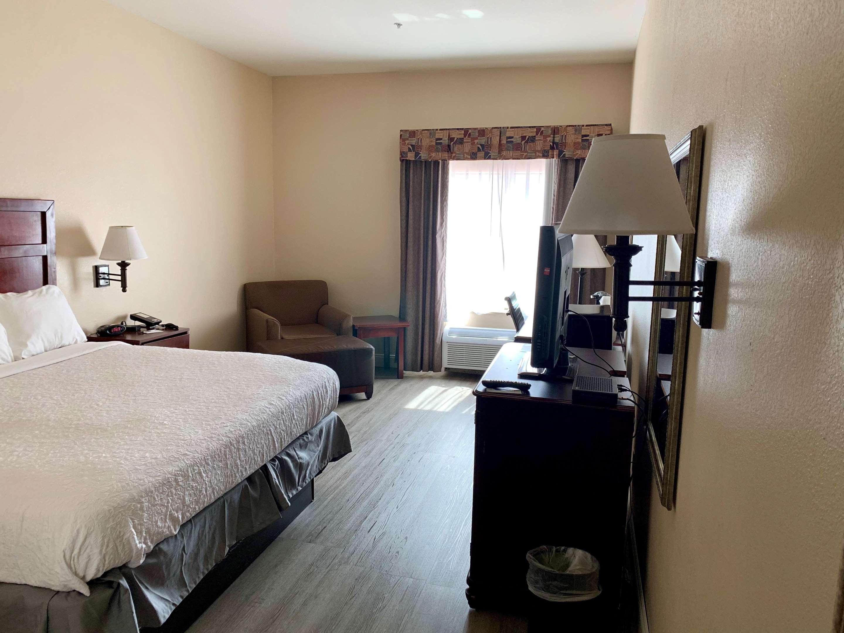 Country Inn & Suites by Radisson, Midway, FL