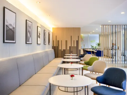 Ibis Bangkok Sathorn Отели рядом с достопримечательностью «Парк Люмпини»