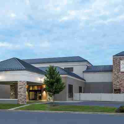 Four Points by Sheraton Bentonville Hotel Exterior