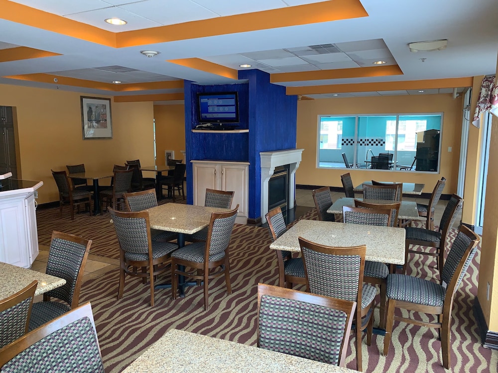 Days Inn & Suites by Wyndham Albany