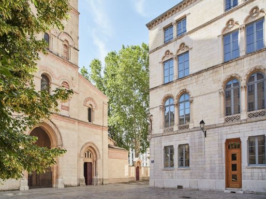 Hotels Near Le Chat Perche In Lyon 21 Hotels Trip Com