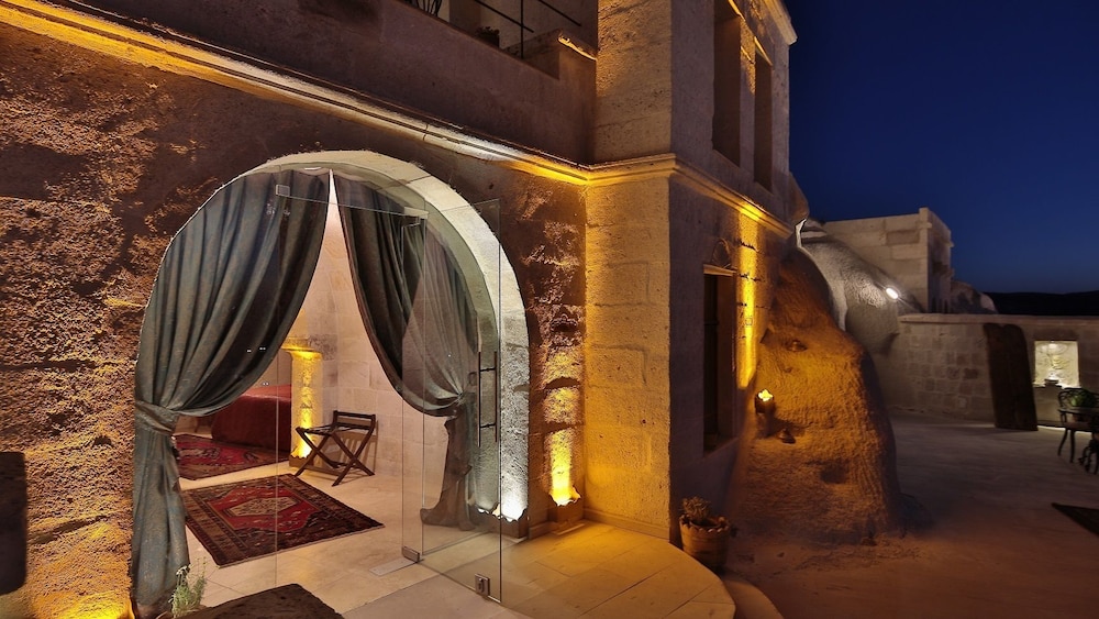 Phocas Cave Suites