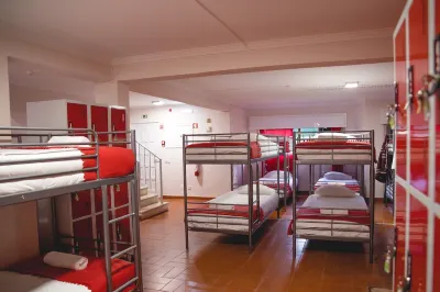 Help Yourself Hostels - Carcavelos Coast Hôtels à : Oeiras