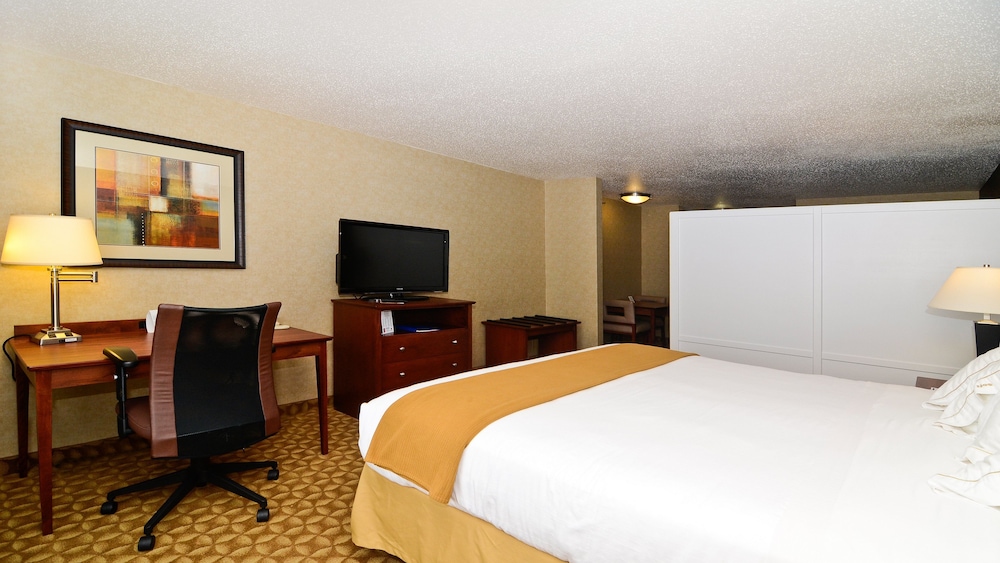 Holiday Inn Express Hotel & Suites Fort Atkinson, an Ihg Hotel