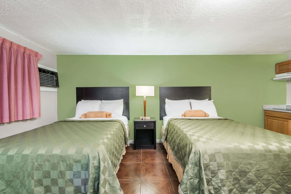 Executive Inn and Kitchenette Suites