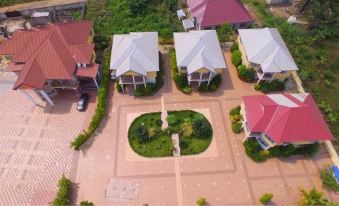Monipee Hotel - Housity