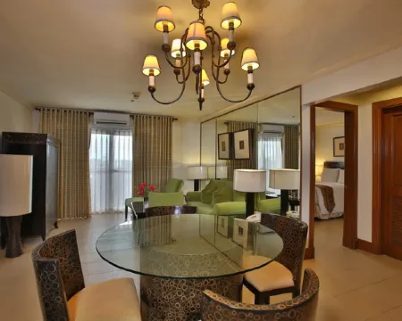 Crown Regency Suites Mactan Hotels in Cebu