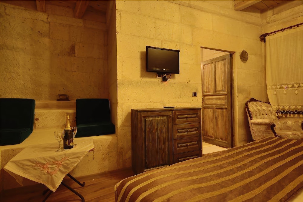 Kayatas Cave Suites