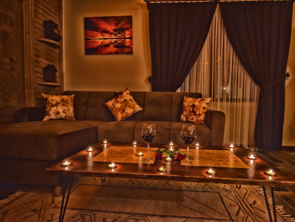 El Nazar Stone Suite