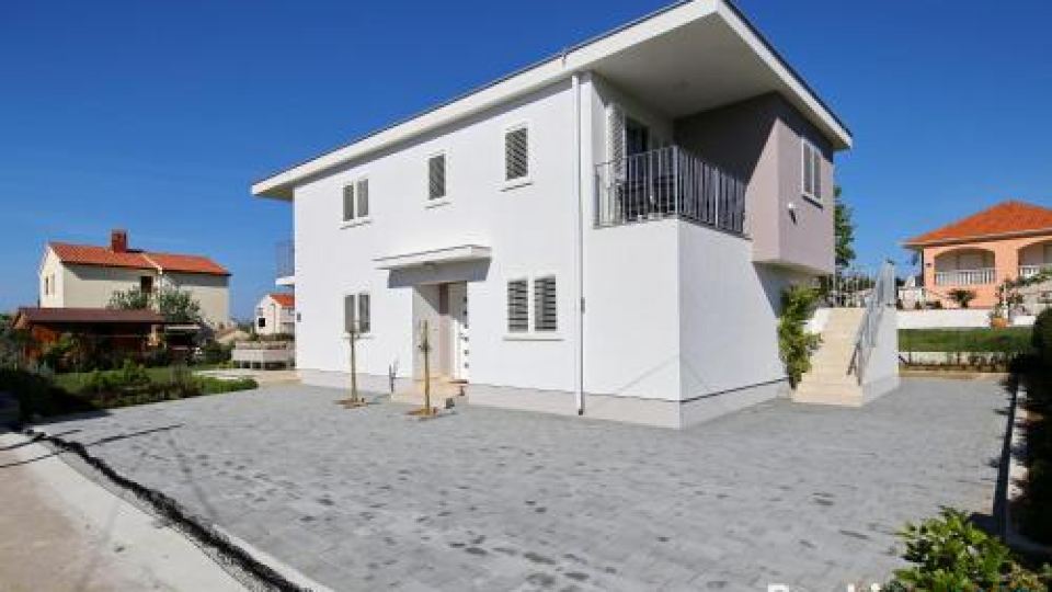 Valadar Apartments