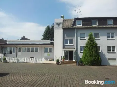 施瓦澤阿德勒酒店