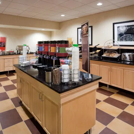 Hampton Inn & Suites Minot Airport