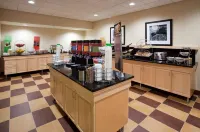 Hampton Inn & Suites Minot Airport - breakfast