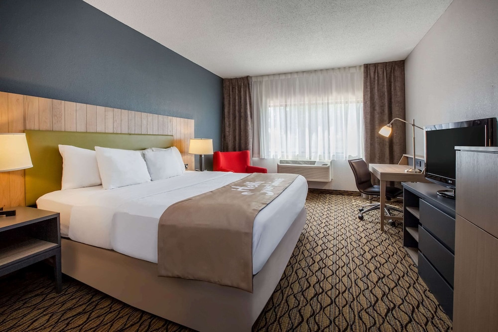 Days Inn & Suites by Wyndham Rochester Hills MI