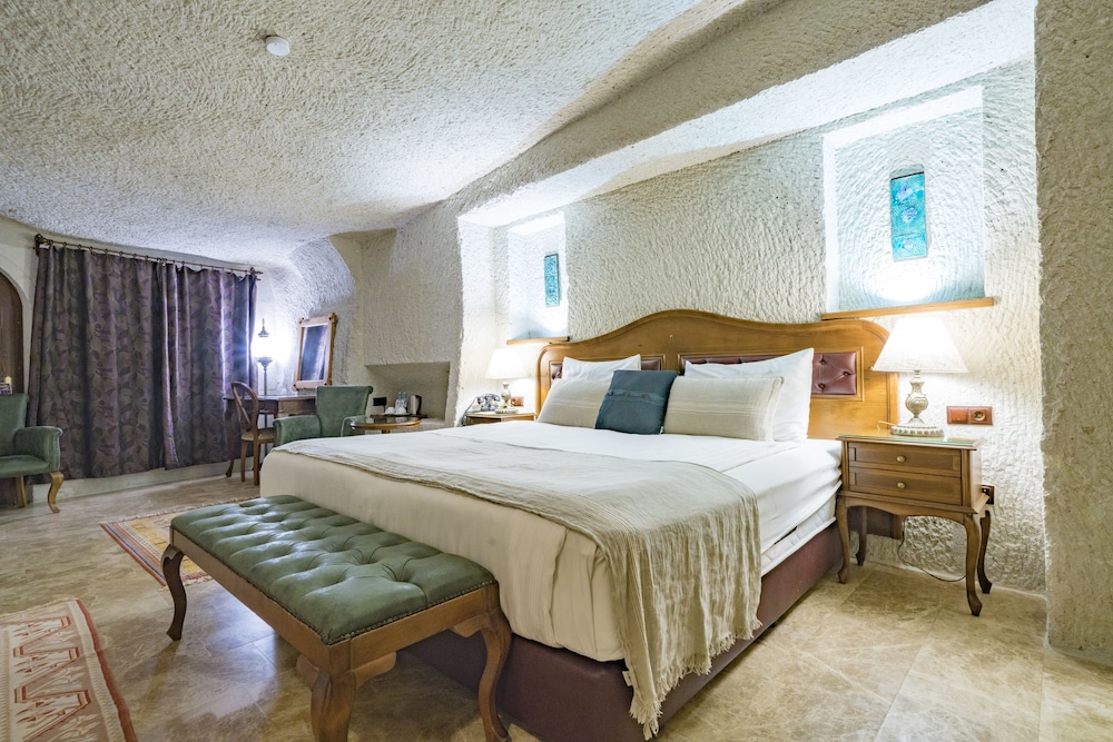 Artemis Cave Suites