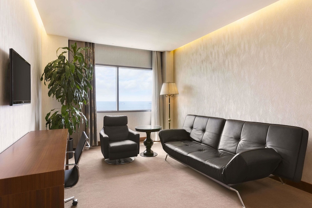 Ramada Hotel & Suites by Wyndham Istanbul Atakoy