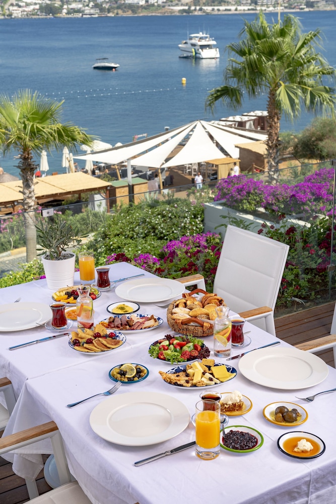 Cape Bodrum Luxury Hotel & Beach