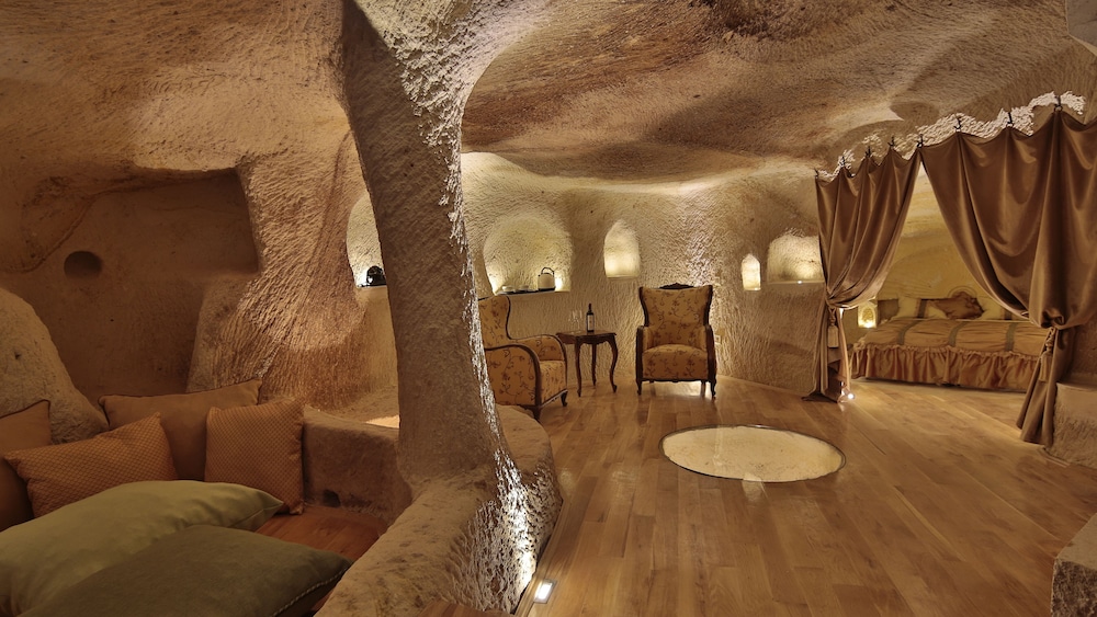 Golden Cave Suites