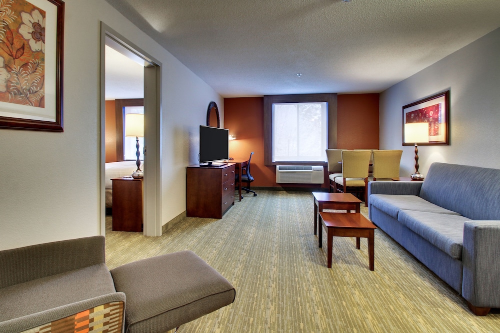 Holiday Inn Express & Suites - Lincoln East - White Mountains, an Ihg Hotel