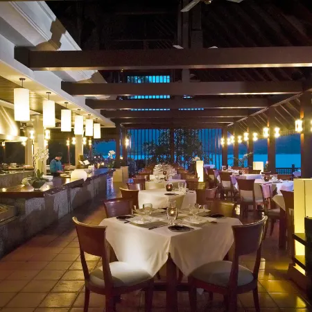 Pangkor Laut Resort - Small Luxury Hotels of the World Отели рядом с достопримечательностью «Dutch Fort (Kota Belanda)»