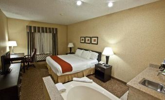 Holiday Inn Express & Suites Plymouth