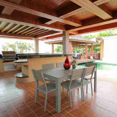 Luxury 4 bedroom pool villa in Pattaya Dining/Meeting Rooms