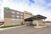 Holiday Inn Express & Suites Auburn Hotel dekat Eckhart Park