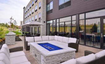 Holiday Inn Express & Suites Olathe West