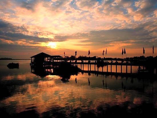 Kampung Air Water Chalet Bukit Merah Room Reviews Photos Gunong Semanggul 2021 Deals Price Trip Com