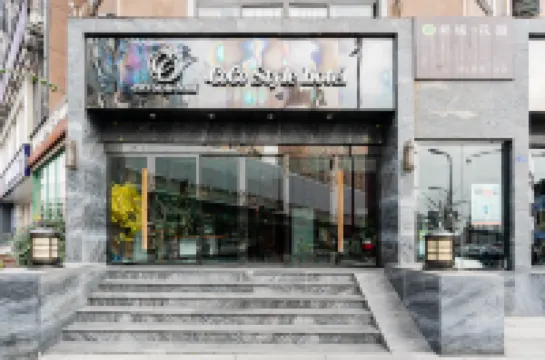 CoCo Style Hotel (Chengdu Jinlu Tianjie Longzhaoyu Subway Station) Hotels near CPC Sichuan Committee Party School West Campus