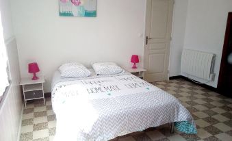 House with 2 Bedrooms in Champigny-Sur-Veude, with Enclosed Garden