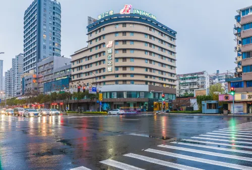 Jinjiang Inn (Ningbo Tianyi Square Jiangxiaqiao Metro Station)