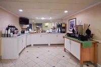 La Quinta Inn & Suites by Wyndham Tampa Fairgrounds - Casino - sarapan