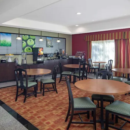 La Quinta Inn & Suites by Wyndham Atlanta-Union City