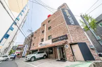 Paju Gugu Hotel Hotels near Geumchon Tongil Market
