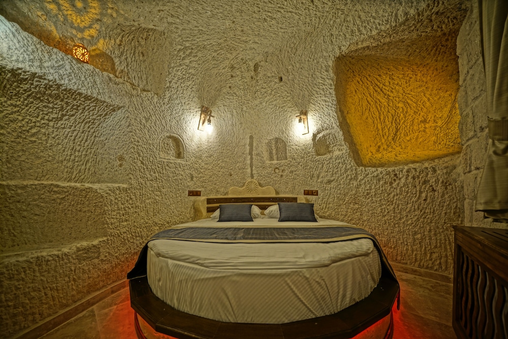 Castle Cave Hotel