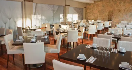 Ramada Hotel & Suites by Wyndham Costa del Sol Fuengirola