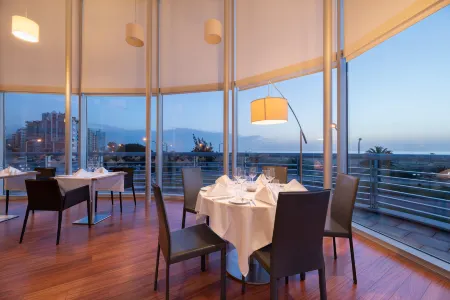 Eurostars Oasis Plaza