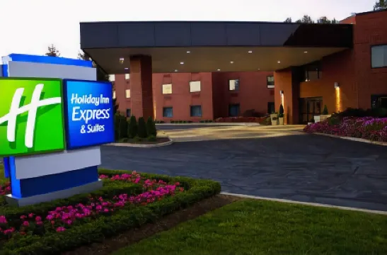 Holiday Inn Express Mentor Banquet Center by IHG