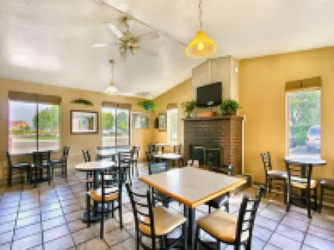 Super 8 by Wyndham Boise Hotels in Boise