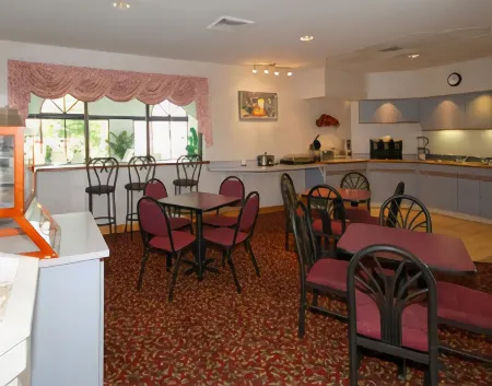 Best Western St. Louis Inn Отели рядом с достопримечательностью «Заповедник Тесзарс Вудс»